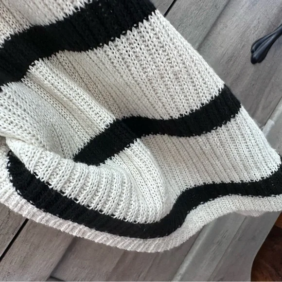 Zara Striped Black and Cream Sweater - Picture 5 of 6